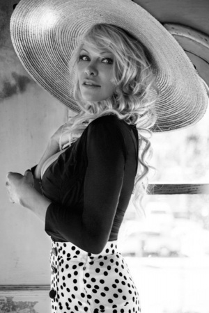 Памела Андерсон снялась в стильной черно-белой фотосессии