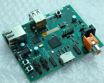 Raspberry Pi работает под управлением Linux либо RISC OS