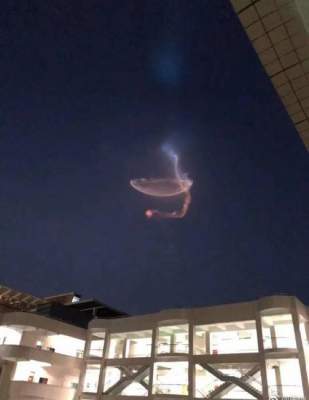Жителей Пекина переполошило странное «НЛО»