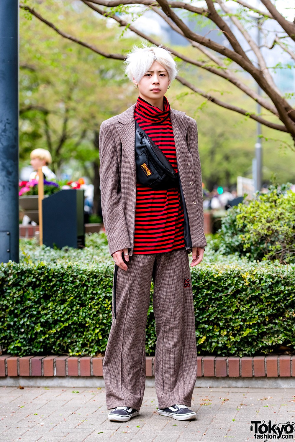 Токийские одежда. Стильные люди. Стильные люди на улицах. Модники Японии. Модные высокие японцы на улице.