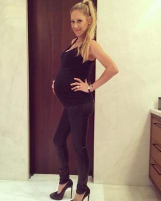 Анна Курникова показала "беременное" фото