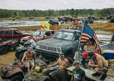 Фотограф показал, как проводят выходные обычные американцы. Фото
