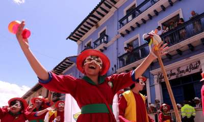 Красочный карнавал «Черных и Белых» в Колумбии. Фото