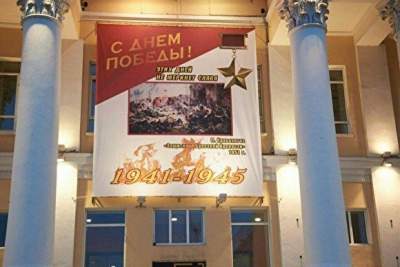 В Сети посмеялись над безграмотными баннерами, установленными в России к 9 мая
