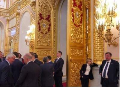 Поклонская, скучающая на инаугурации Путина, стала новым мемом