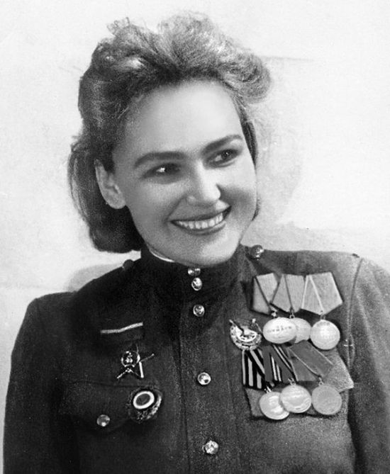 Очаровательные улыбки женщин-военнослужащих Красной армии