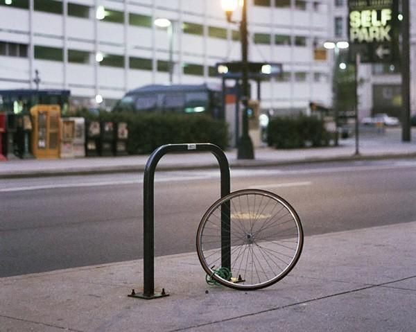 В Чикаго от припаркованных велосипедов остаются рожки да ножки