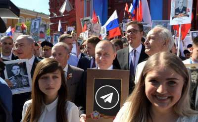 Шествие Путина в «Бессмертном полку» высмеяли меткими фотожабами