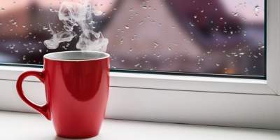 Медики рассказали, почему при температуре лучше избегать горячего чая