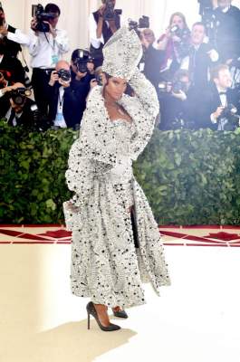 Самые эпатажные образы звезд на Met Gala 2018. Фото