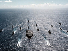 США стягивают в район Персидского залива десантные корабли и морпехов