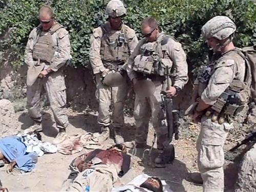 Военный скандал в США: морпехи глумились над телами убитых талибов в Афганистане