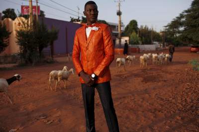 Как одеваются модники в самой бедной стране Африки. Фото