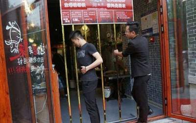 В китайском ресторане худых клиентов кормят бесплатно