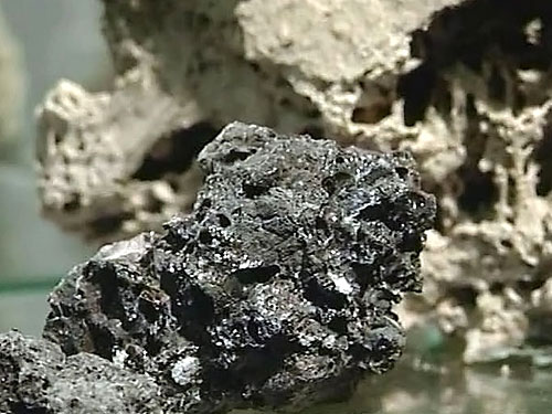 Выпавшие в пустыне Марокко метеориты стоят гораздо дороже золота