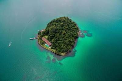Мечта интроверта: особняк, расположенный на удаленном острове. Фото