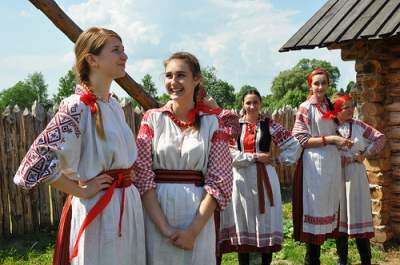Красота украинских девушек в вышиванках. Фото