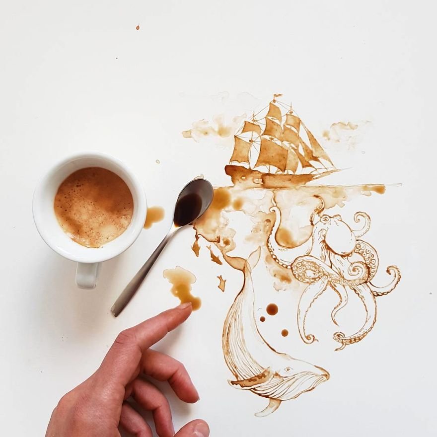 Произведения искусства из пролитых кофе и чая. ФОТО