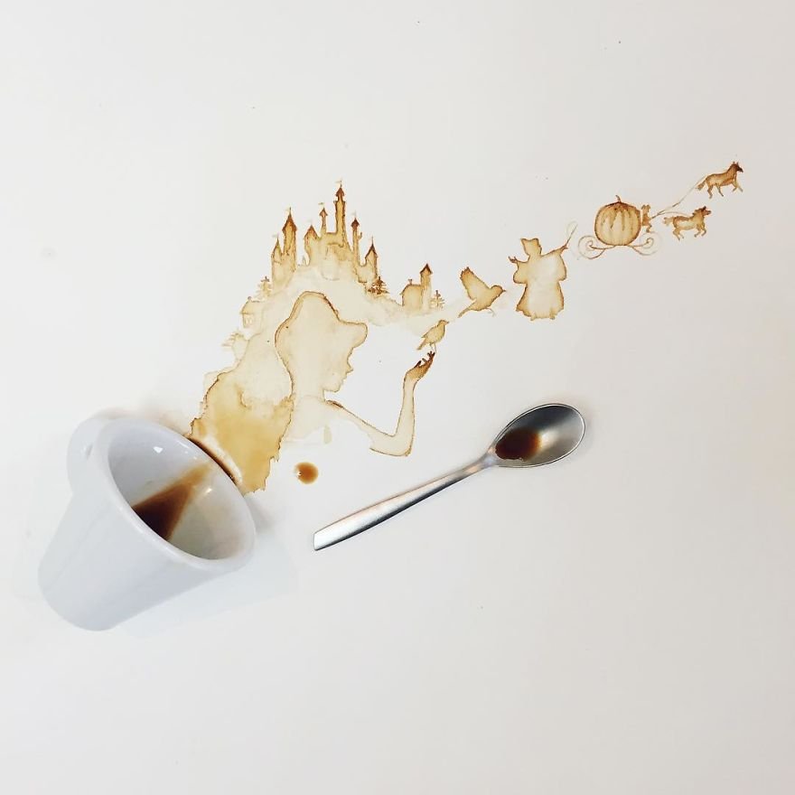 Произведения искусства из пролитых кофе и чая