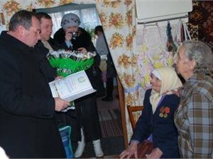100-летняя жительница Полтавщины читает без очков и чистит снег быстрее внуков 