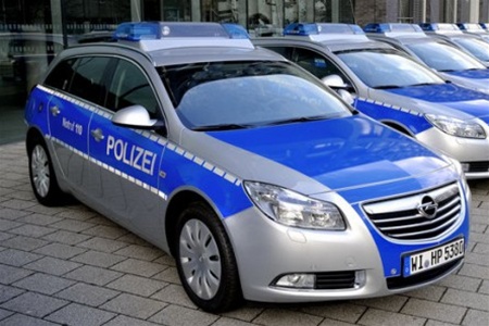В Германии полицейский 22 года водил служебную машину без прав