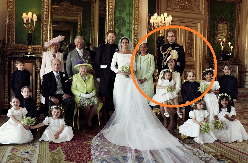 Поклонники заметили забавную деталь на свадебном портрете принца Гарри и Меган Маркл