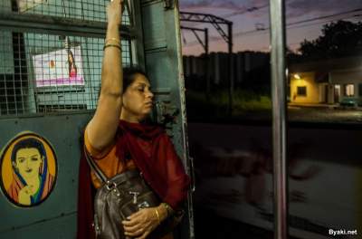 Как выглядят женские вагоны в Индии. Фото