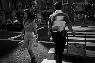 «Город-зебра»: Токио в черно-белых снимках. Фото