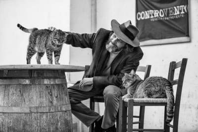 Мужчины и их коты в трогательном фотопроекте. Фото