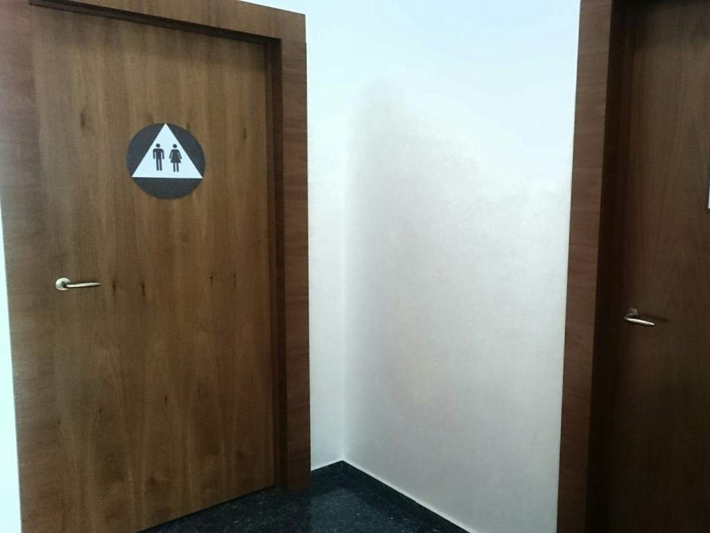 Пользователей сети поразили «туалеты для двоих» во львовском управлении СБУ