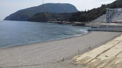 "Природа отдыхает": снимки пустующих пляжей Крыма насмешили Сеть 