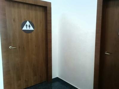 Соцсети поразили  «туалеты для двоих» во львовском управлении СБУ