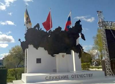 Прикол дня: в России памятник Путину остался без Путина