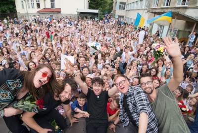 Pianoбой спел для школьников из маленького города