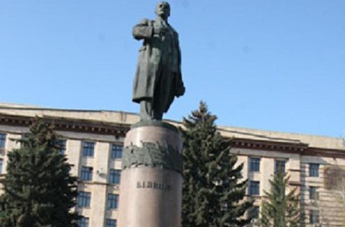 Министр МЧС связал замерзание украинцев с памятниками Ленину