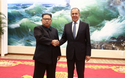 И улыбка фальшивая: в Сети смеются над несуразностью на фото Лаврова и Ким Чен Ына