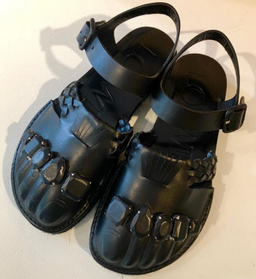 Дизайнеры придумали «самую отвратительную» в мире обувь