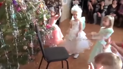 «Детсад строгого режима»: в России детишек обнесли колючей проволокой
