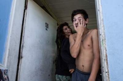  Фотограф показал, как живется беспризорникам в Буэнос-Айресе. Фото
