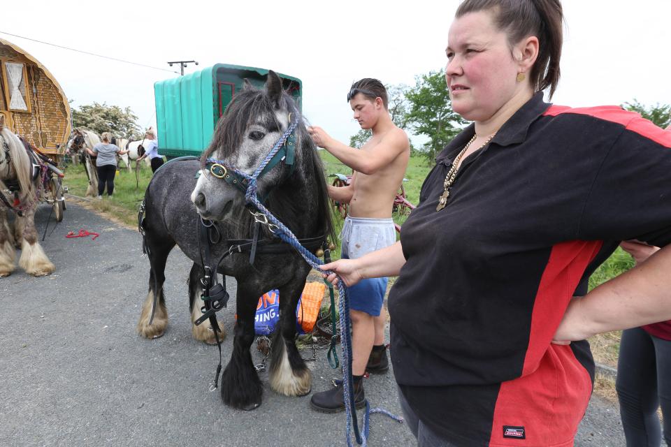 Тысячи конных экипажей начали путь на ярмарку лошадей Эпплби