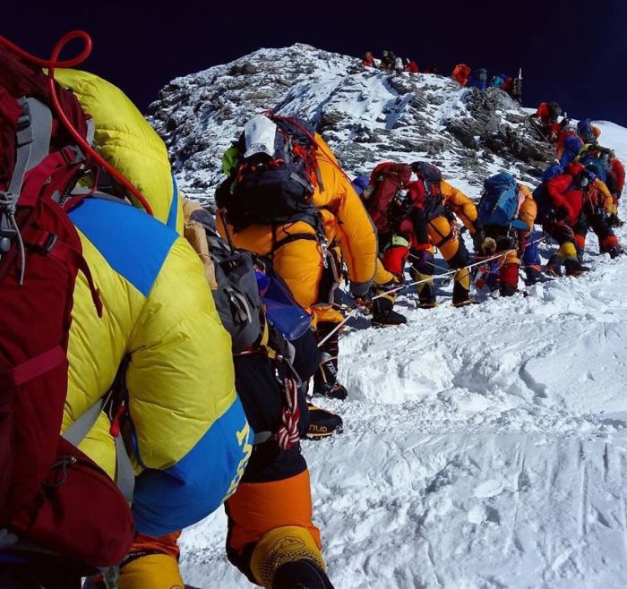 Как Эверест превращается в свалку