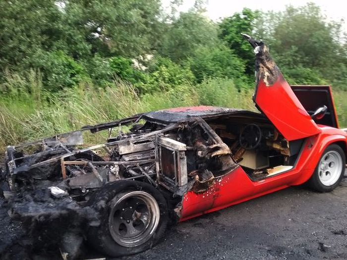 Суперкар Lamborghini Countach сгорел дотла