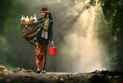 Будни жителей индонезийской деревни в ярких снимках. Фото