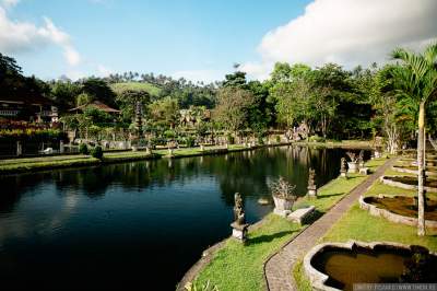 Пейзажи уникального водного дворца Тиртаганга на Бали. Фото