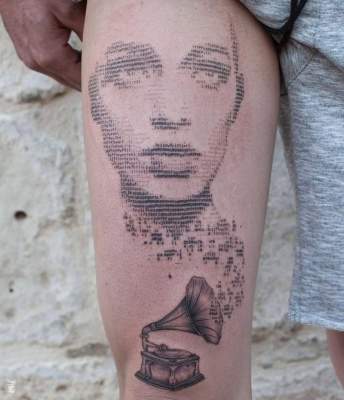 Красивые татуировки, состоящие из символов компьютерного кода. Фото