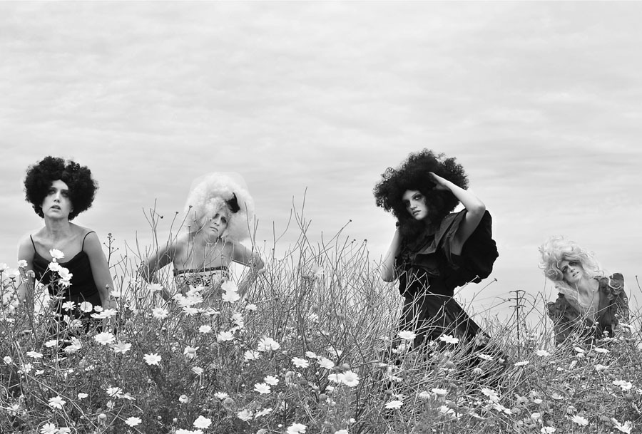 Сюрреалистические и абсурдные фотографии женщин от Марджори Сальватерры - Масса воздуха