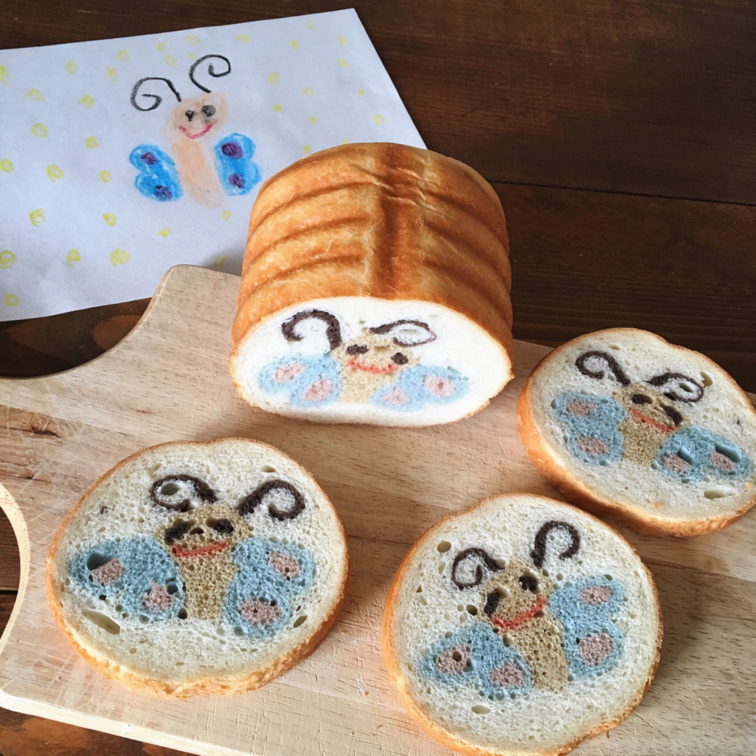 Рисунки на ломтиках хлеба от мамы-пекаря