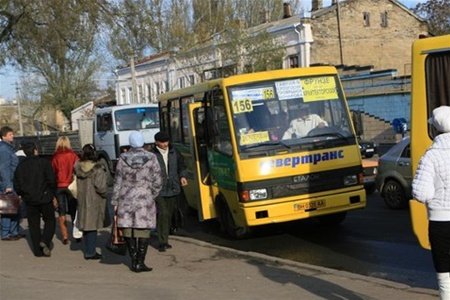 Водителям маршруток запретят брать деньги на ходу