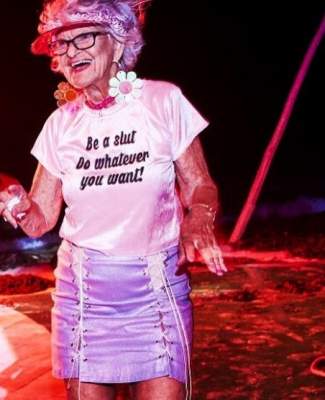 86-летняя женщина показала, как правильно жить в «старости». Фото