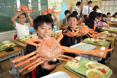 Так выглядят обеды японских школьников. Фото